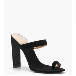 NWOT Black toe post mule heels